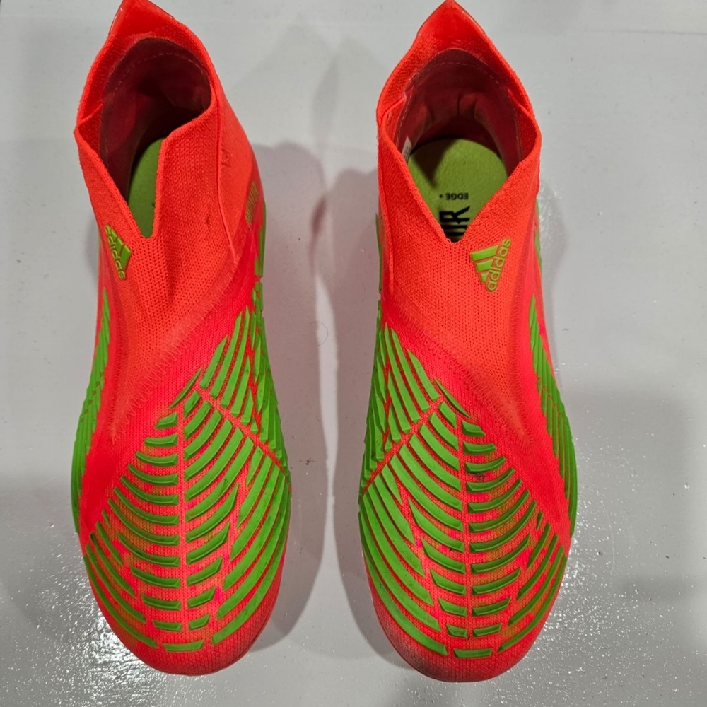 Like new Size 2.5 adidas predator edge +soccer cleats